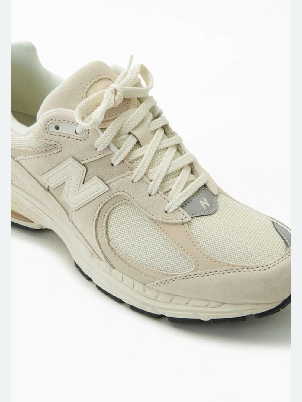 New Balance 2002R Unisex Sneaker in a neutral Color (8 M / 9.5 W)